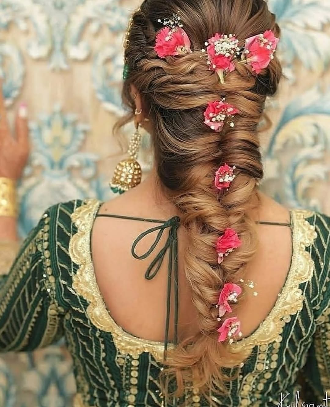 Classic Curly Ponytail