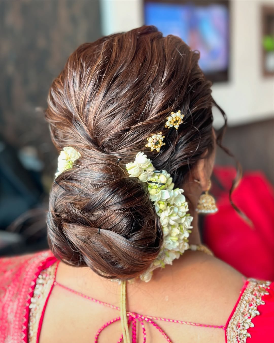 Messy bun ✨ ....#messybun #hair #hairstylist #hairstyles #hairbun #hairtutorial #hairtransformat