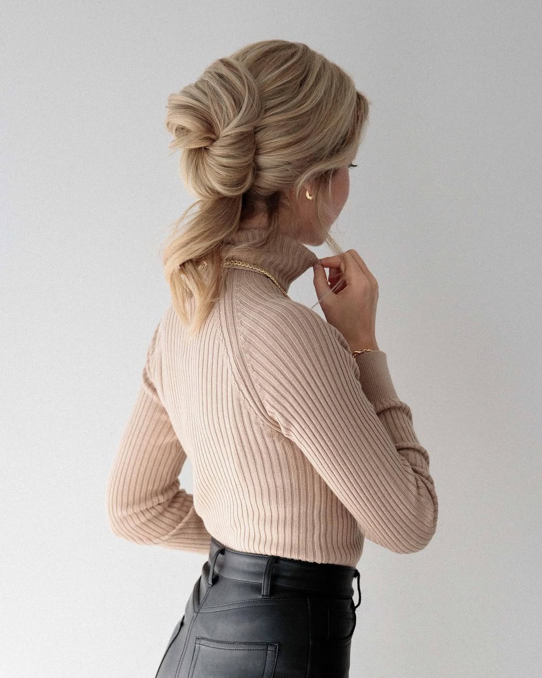 Twisted Half-Bun (Half Bun + Loose Hair)