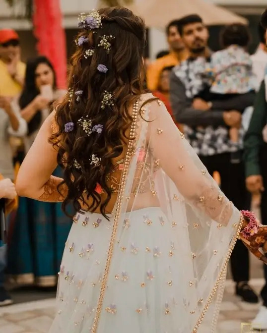 Soft Curls with Open Hair